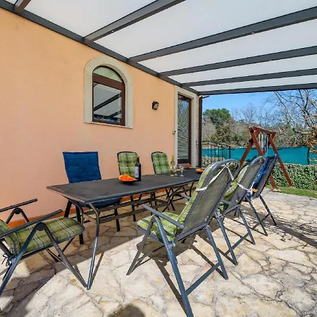 Ferienhaus Spacious Holiday In Vi Njan With Private Pool *