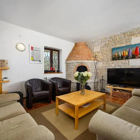 Spacious Holiday In Vi Njan With Private Pool Ferienhaus Višnjan