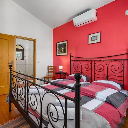Spacious Holiday In Vi Njan With Private Pool Višnjan