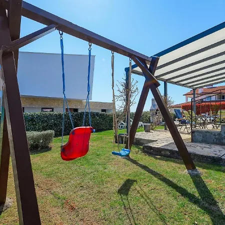 Spacious Holiday In Vi Njan With Private Pool Ferienhaus Višnjan