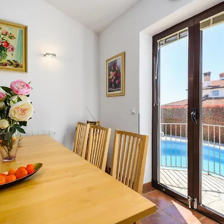 Spacious Holiday In Vi Njan With Private Pool Višnjan